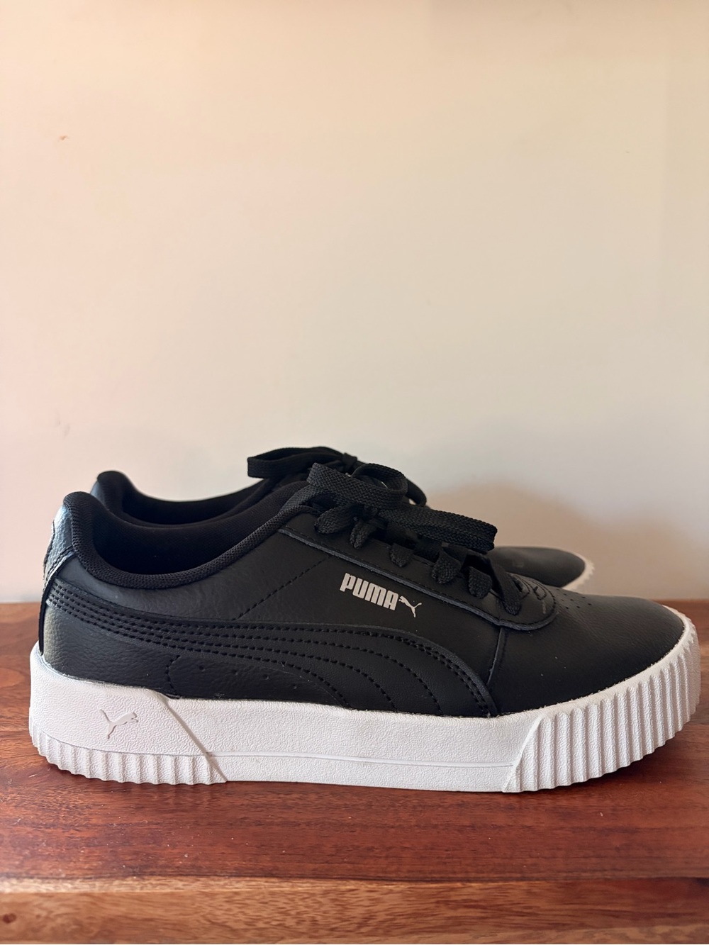 Puma Womens Sz 8 Black Low-Top Sneakers with White Platform Sole